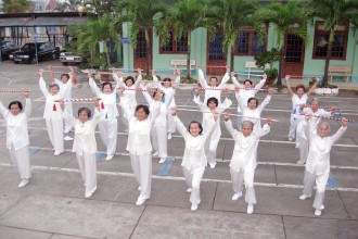 Công dụng của hạt điều rang muối đối với người lớn tuổi Công dụng của hạt điều rang muối đối với người lớn tuổi