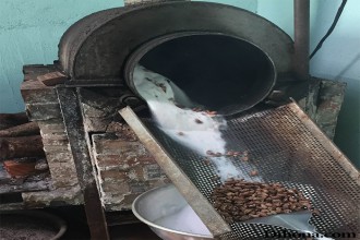 Tại sao là hạt điều rang muối nguyên vỏ? Tại sao là hạt điều rang muối nguyên vỏ?