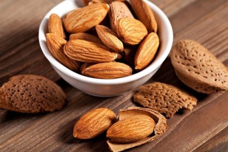 Hạt điều rang muối và hạt hạnh nhân – Giá trị dinh dưỡng có như nhau không? Hạt điều rang muối và hạt hạnh nhân – Giá trị dinh dưỡng có như nhau không?