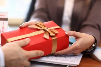 NGHỆ THUẬT TẶNG QUÀ KHÔNG PHẢI AI CŨNG BIẾT?